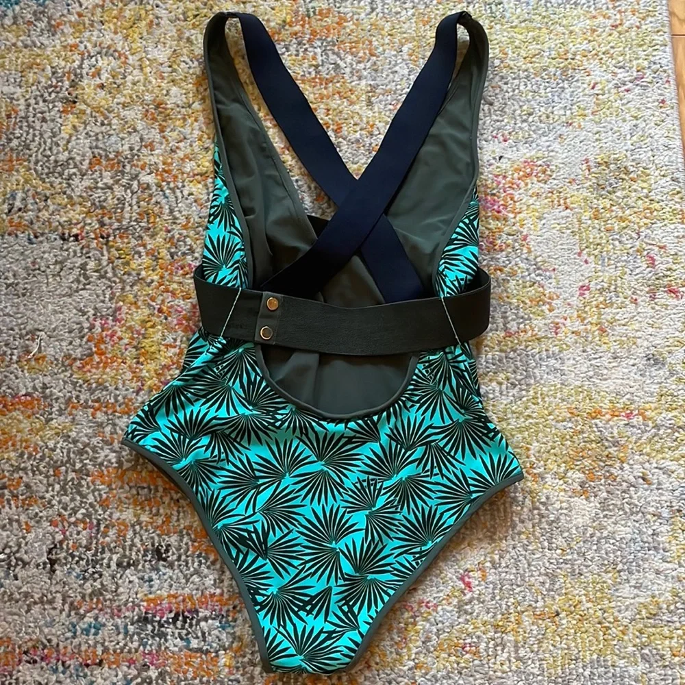 Summer sale 💞DVF one piece swimsuit green printed with detachable belt - Picture 4 of 5